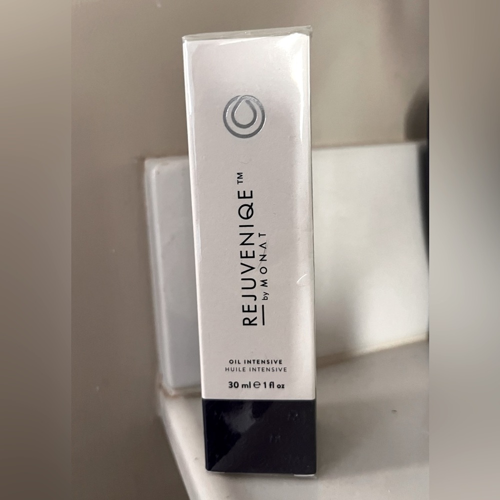 NWT Monat Rejuvenique oil